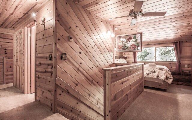 Whispering Winds Apartment 3 NW Comfy Cabins