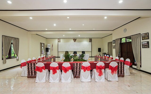 Royal Caravan Hotel Trawas