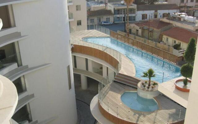 3b Pool Penthouse private hot tub - Larnaca center