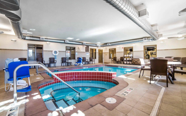 Comfort Inn & Suites