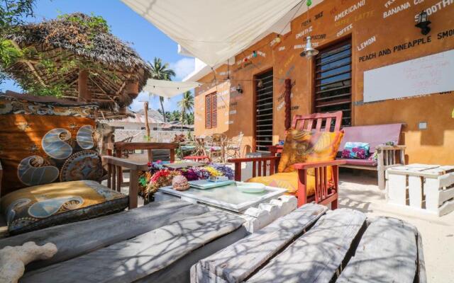 Yellow Card Apartment & Bungalow