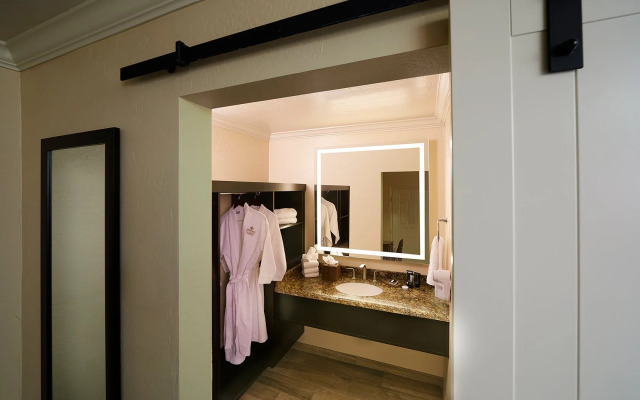 Scottsdale Plaza Resort