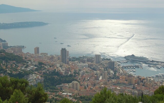 Classy Apartment in La Turbie With Fenced Garden