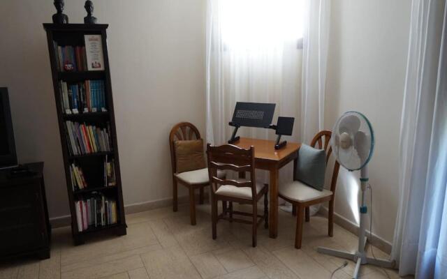 Apartment with a garden, BBQ, swimming pool and jacuzzi
