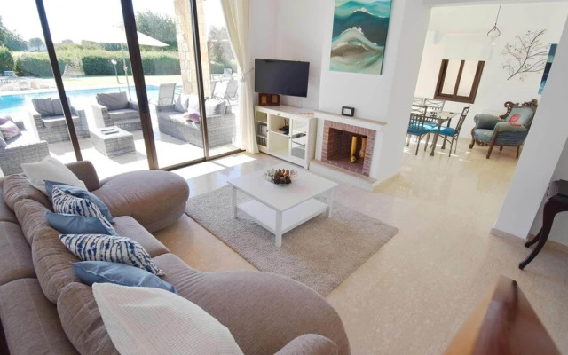Villa Inia on Aphrodite Hills