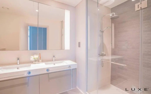 Emaar Beachfront, Luxurious 1BR Sunrise Bay, Marina