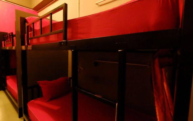 Let It Bee Econo Hostel