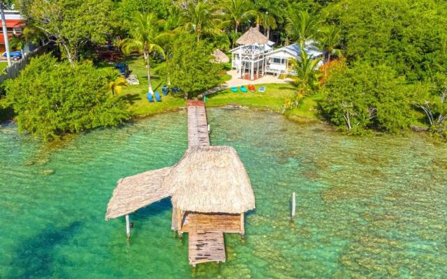 Hermosa Cabaña Caribeña en la Laguna de Bacalar