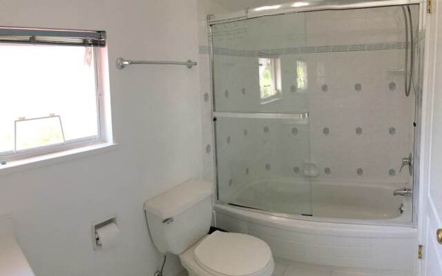 Warm and Sweet Room in West Vancouver