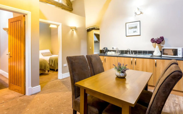 The Lounge Hotel and Bar
