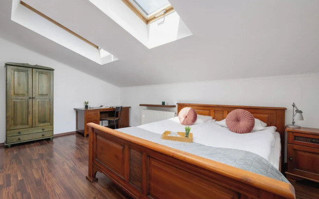 Asnyka Apartment Cracow by Renters