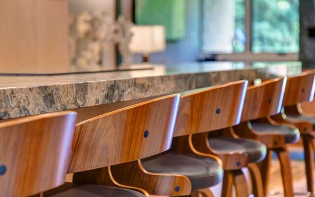 Park Avenue Upgraded 3 Bedroom Condominiums