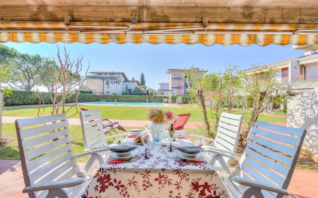 Lella Apartment Front Beach Garda Lake
