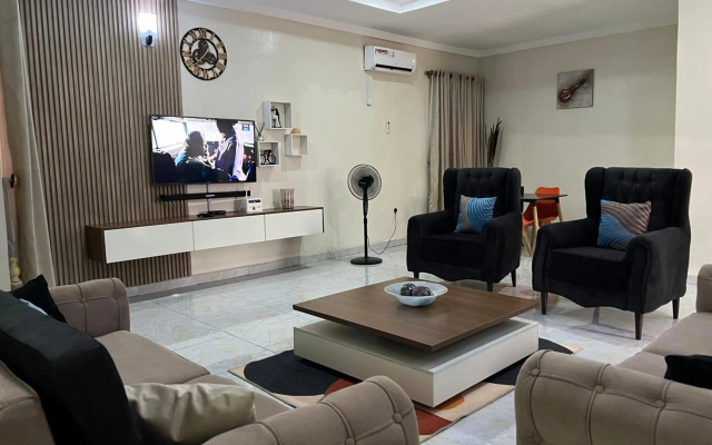 Well furnished and very spacious 2bedroom apartment in Wuye