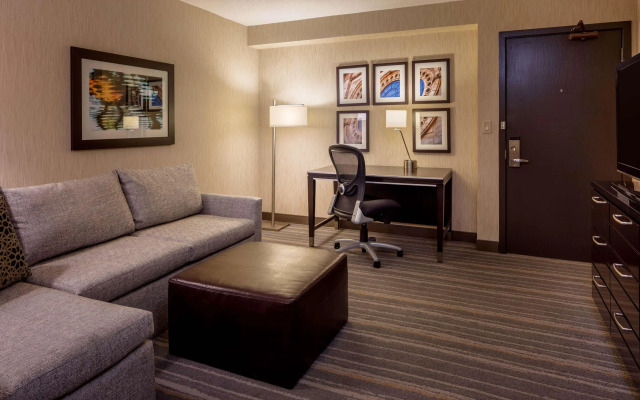 DoubleTree Suites by Hilton Hotel Minneapolis
