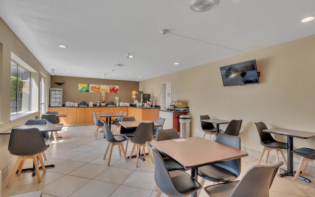 Quality Inn near Six Flags Discovery Kingdom - Napa Valley