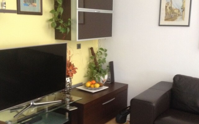 Spacious Apartment at Icici With Beach Nearby