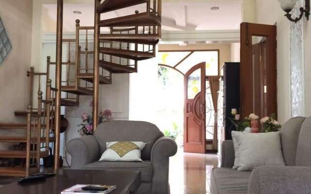 Maharani Guesthouse Tebet Syariah - Hostel