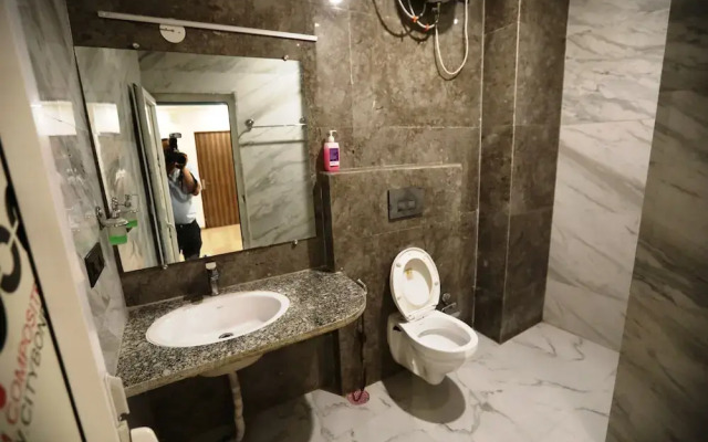 Hotel Noida Grand