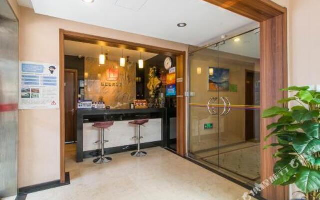 Shiyuan Business Hotel (Beijing Station Yong'anli Metro Station Store)