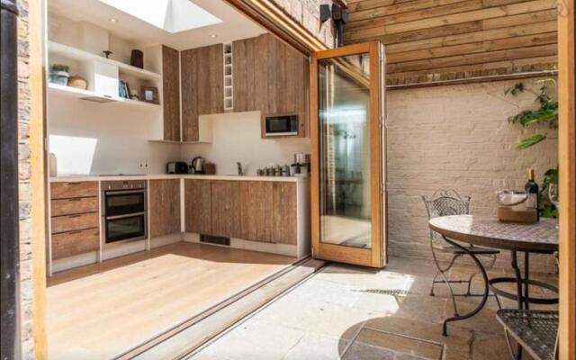 Stylish One Bedroom Chelsea Apartment