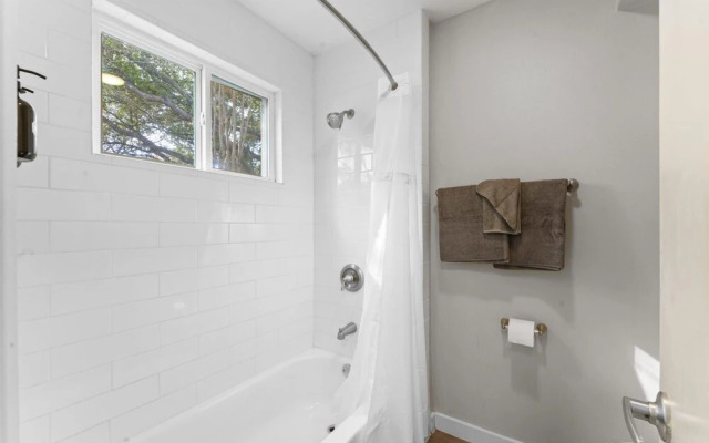 Comfy Studio Close to Downtown and Domain