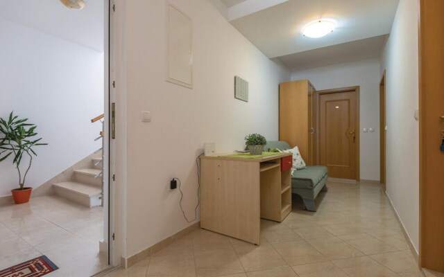 Beautiful Home in Makarska With Wifi and 2 Bedrooms