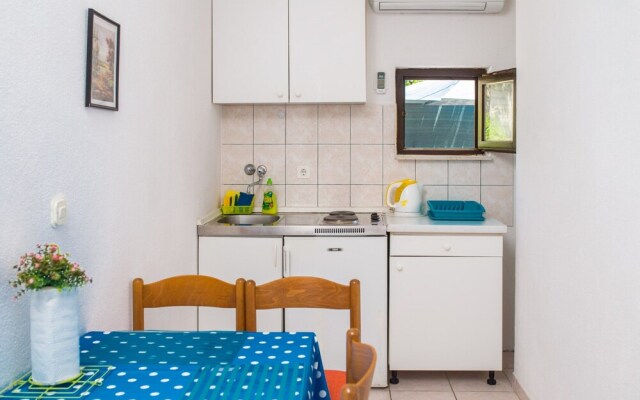 Apartments Bratus