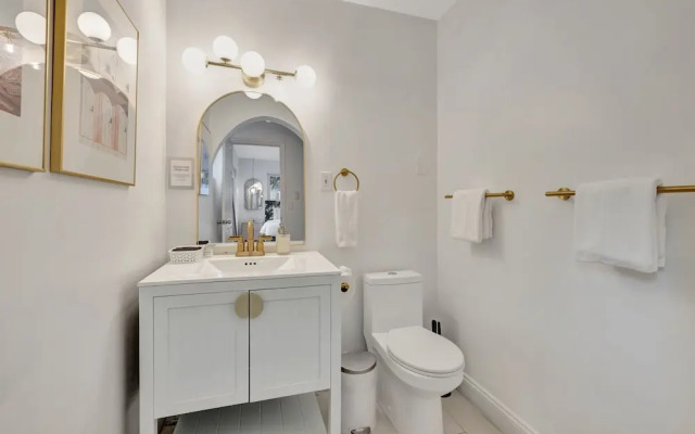 Poolside Paradise Dock & Pool!