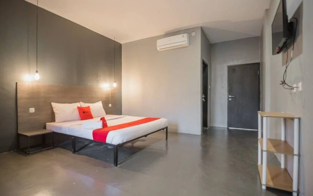 RedDoorz Plus near Maimun Palace 2 Medan
