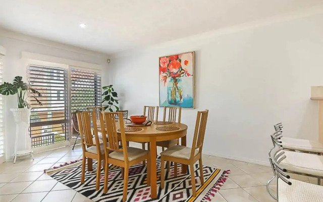 Classy 3 Bedroom Apartment by the Beach