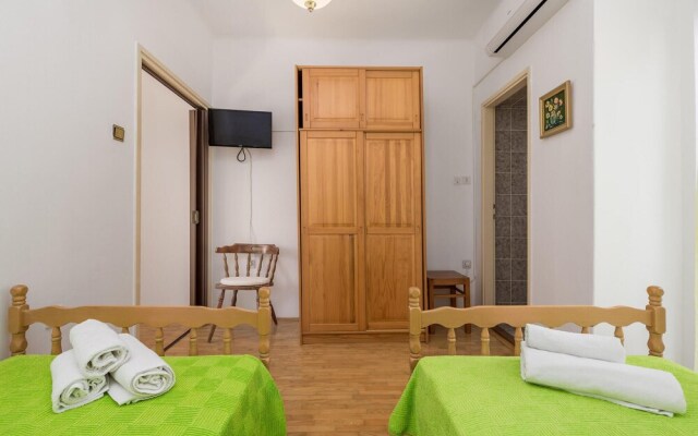 Beautiful Apartment in Omisalj With 1 Bedrooms and Wifi