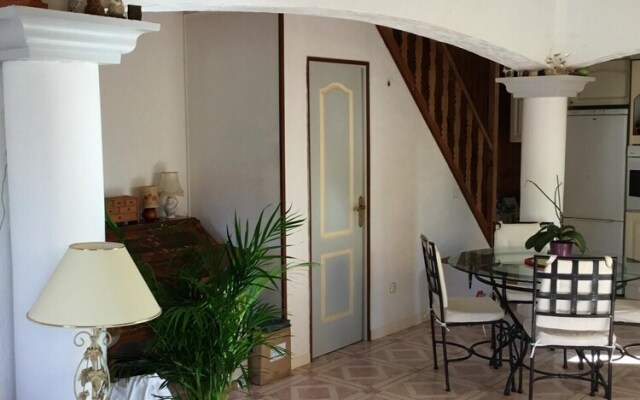 House With 2 Bedrooms in Gonfaron, With Enclosed Garden and Wifi - 30 km From the Beach