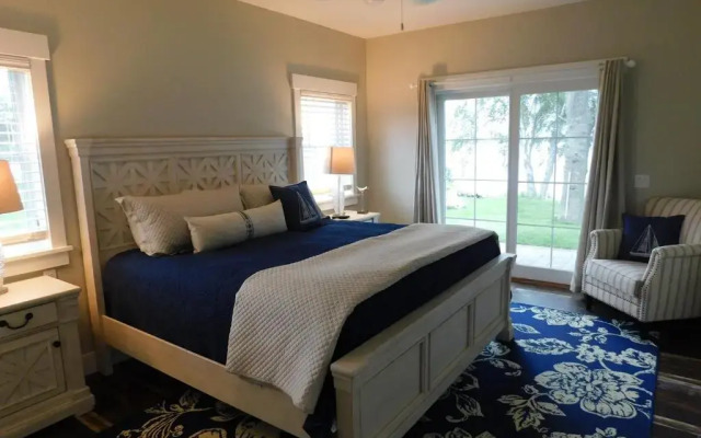 Quarterdeck Resort & Restaurant