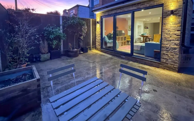 Modern Margate Maisonette Close to Beach by Adliv