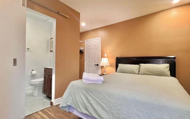 Upgraded Rooms with Bath 7-min to Subway Near Downsview Rogers Stadium