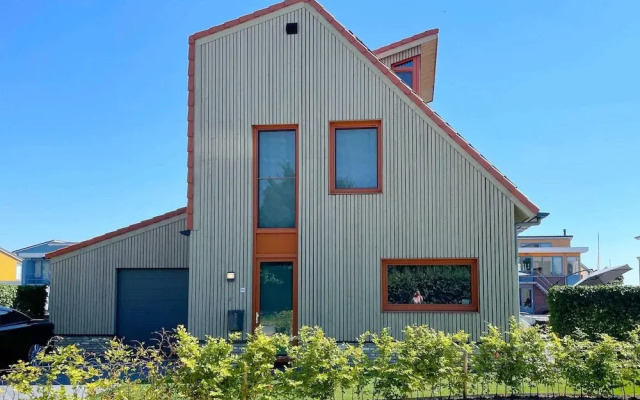 Water Villa in Heeg by Heegermeer