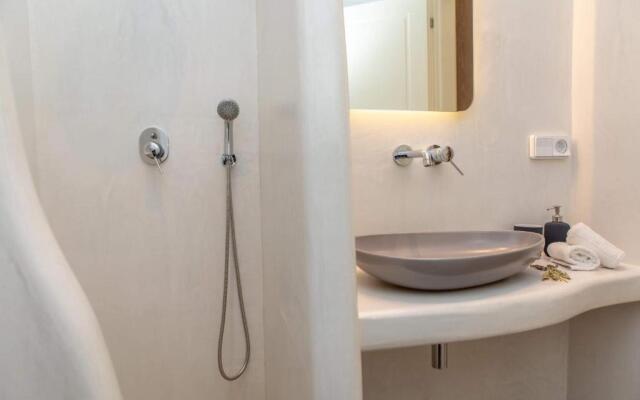 Sorokos Suite 8