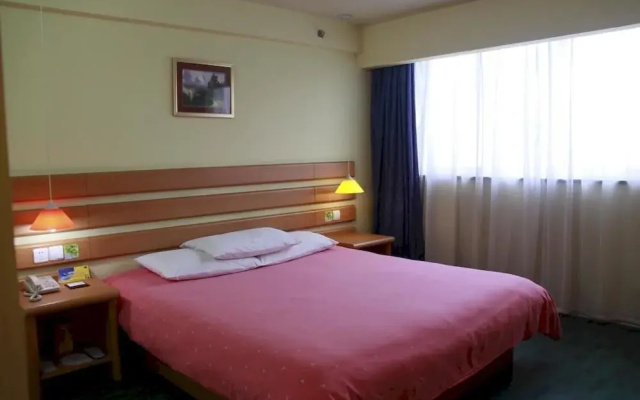 Rui Bai Yun Hotel (Changshu Zhaoshangcheng South Bus Station)