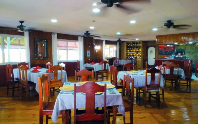 Hotel and Dive Center Roatan Yacht Club