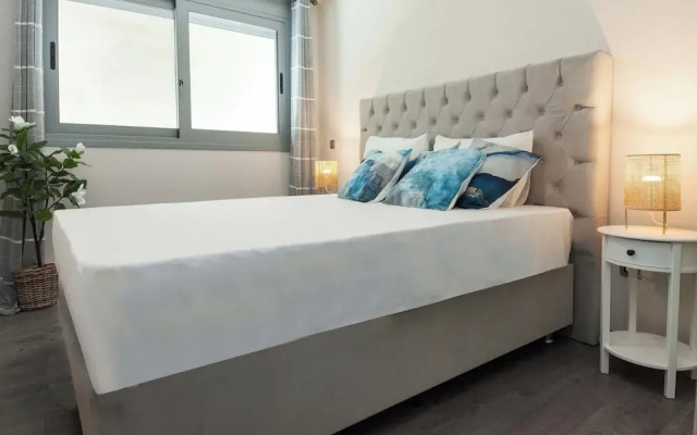 Luxurious 3 Bd Modern Apt in Dafni