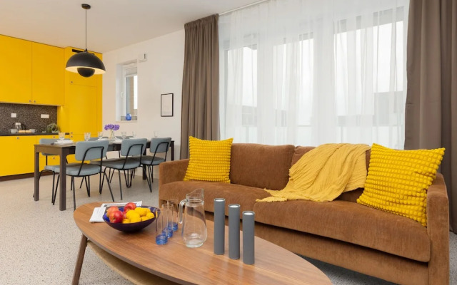 Sunny & Elegant Apartment by Renters