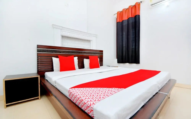 OYO 40005 Corner House