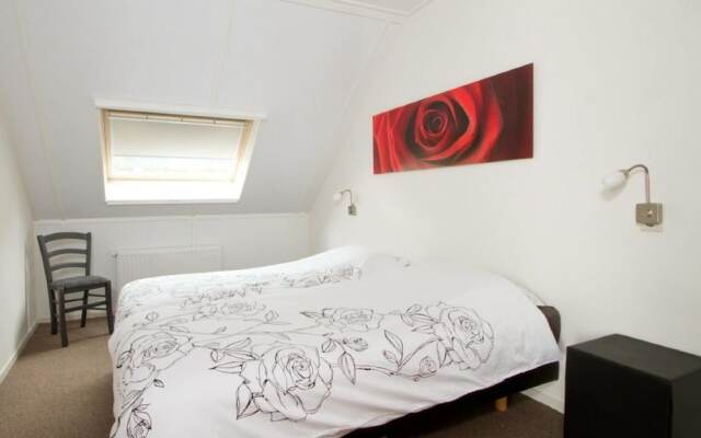 Cozy Forest-edge Home