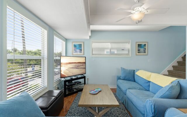 Sunset Beach House by Vtrips