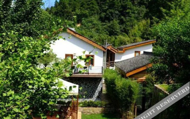 One Mountain Nine Houses