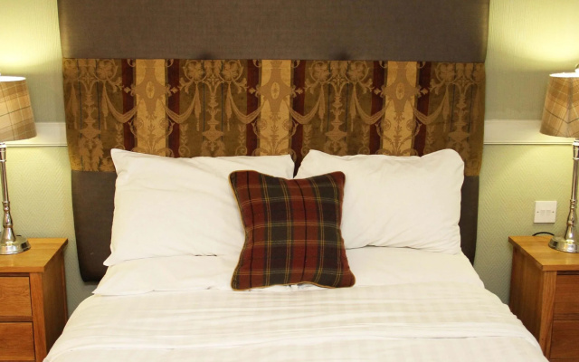 Honest Lawyer Hotel
