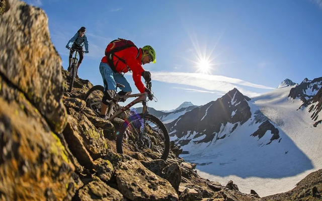 Large Holiday Home With Garden and Balcony in Otztal