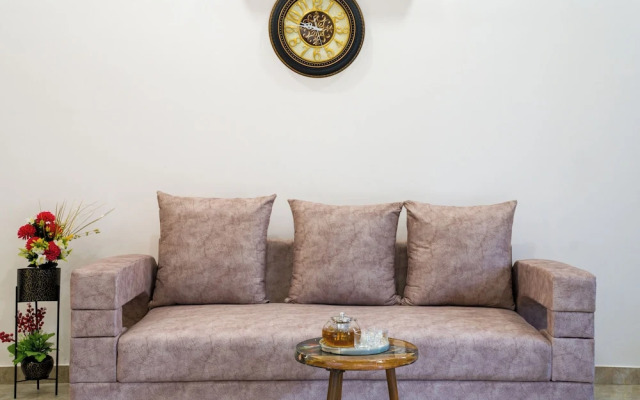 ELIVAAS Ivory Estate Pet-friendly Farm