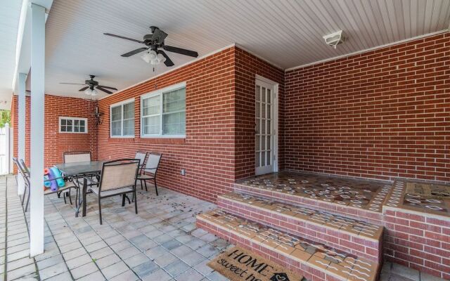 A Large Tropical 7 Bedroom Estate by RedAwning